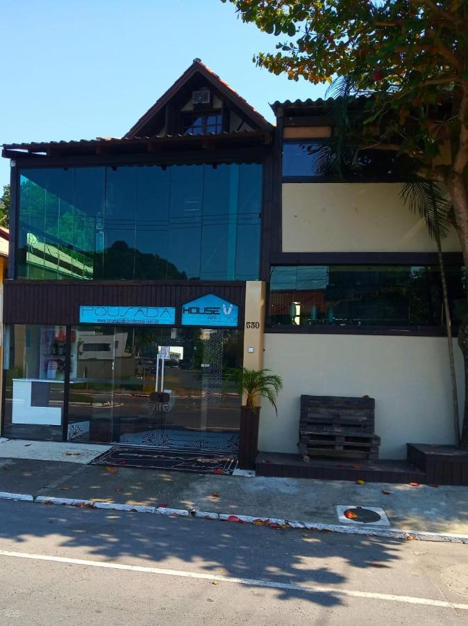 Pousada Bravo House Balneário Camboriú エクステリア 写真